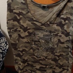 Rock & Republic camo skull tee